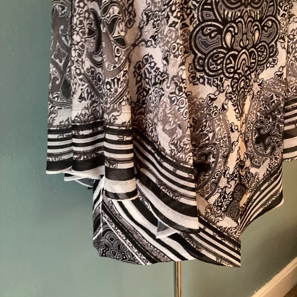 World Unity tank & handkerchief cover top - Picture 11 of 13